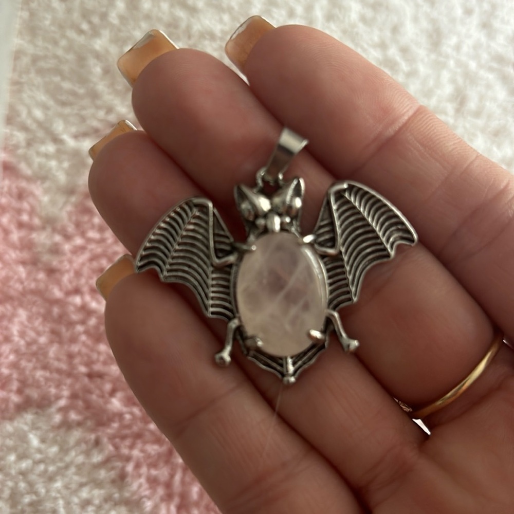 Stainless silver chain with rose prendant